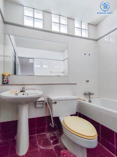 ทาวน์เฮ้าส์มือสองย่านนนทบุรี ม.ศุภาลัยวิลล์ รัตนาธิเบศร์ หลังมุม! บนเนื้อที่ 31.1 ตร.ว. ฟังก์ชัน 4 ห้องนอน 3 ห้องน้ำ 2 ที่จอดรถ บ้านสวยทำเลดั่งทอง แถมฟรี! 4 เครื่องปรับอากาศ 1 เครื่องทำน้ำอุ่น ใกล้รถไฟฟ้าสายสีม่วง "สถานีศูนย์ราชการนนทบุรี" และทางด่วน "งามวงศ์วาน" จองเลยตอนนี้